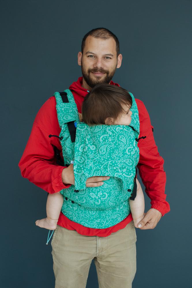 Mochila ergonómica Neko Switch com padrão Efes Paisley Hazel Lagoon, mostrando o painel ajustável e fivelas de libertação rápida.