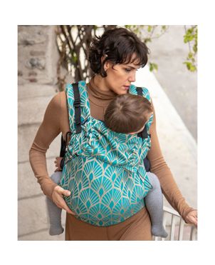 Mochila ergonómica Neko Switch ajustável, cor "Kidonya marina", vista frontal com bebé posicionado corretamente, mostrando suporte total das costas e joelhos.