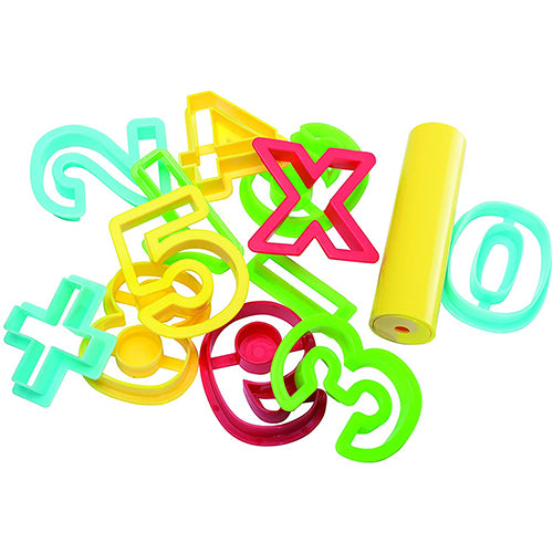 Detalhe dos 15 moldes de números (0-9) e um rolo de plasticina incluído no kit Das Junior.