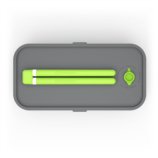 Detalhe das pontas dos pauzinhos Monbento verdes, mostrando a textura antiderrapante para melhor aderência dos alimentos.