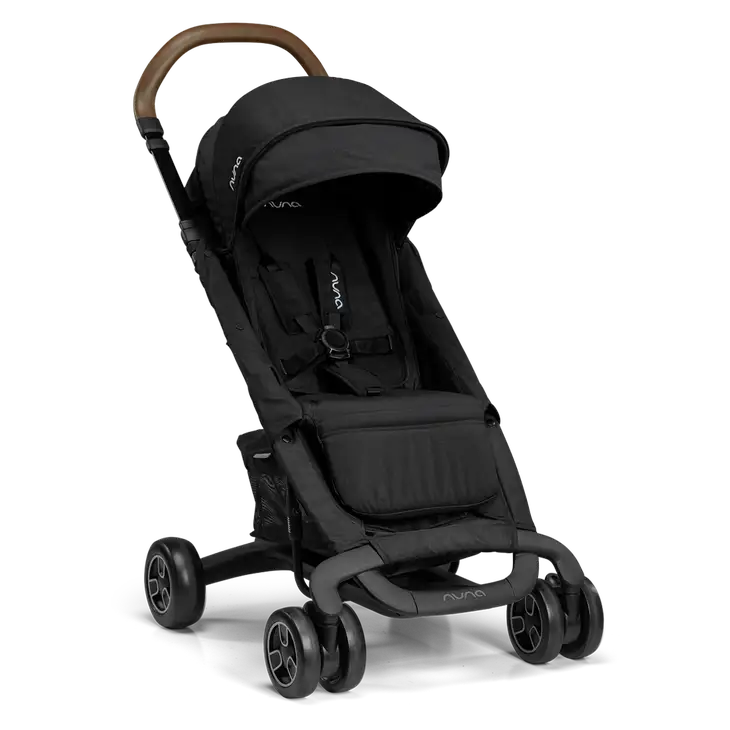 Vista lateral do carrinho Nuna PEPP NEXT aberto, mostrando o assento reversível e o chassis elegante em cor escura.