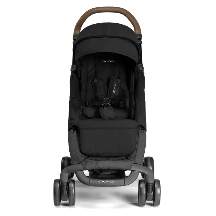 Carrinho Nuna PEPP NEXT em modo de viagem, com assento de carro PIPA acoplado (sistema travel system).