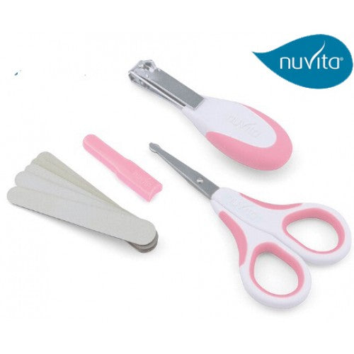 Acessórios do kit Nuvita: tesoura de aço inoxidável, corta-unhas ergonómico e limas de unhas para bebé.