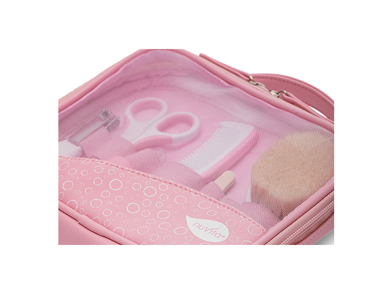 Tesoura de pontas arredondadas e corta-unhas de segurança, componentes essenciais do conjunto de cuidados de unhas Nuvita Baby Care.