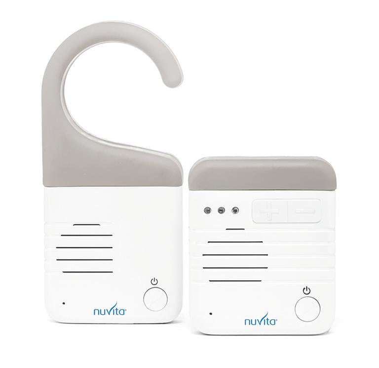 Unidade do bebé do intercomunicador Nuvita em cinza, mostrando o gancho flexível para pendurar e o design compacto.