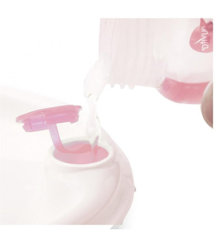 Detalhe do prato Nuvita: abertura lateral para adicionar água quente e manter a temperatura dos alimentos do bebé.