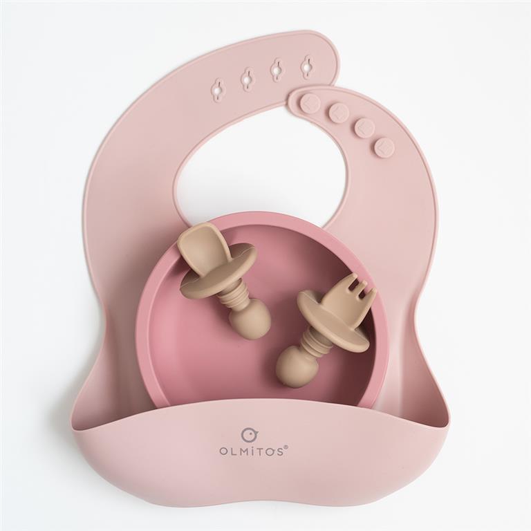 O conjunto de talheres de iniciação (garfo e colher) em silicone, com design ergonómico e pontas suaves para as gengivas do bebé.