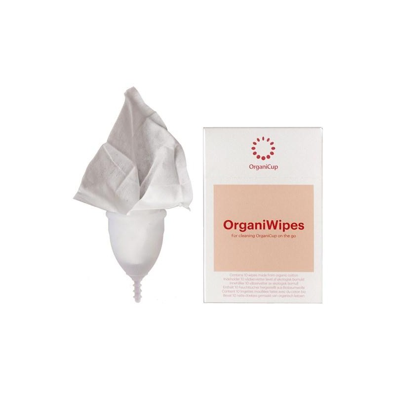 Copo menstrual OrganiCup com uma toalhita OrganiWipes por cima e embalagem ao lado.