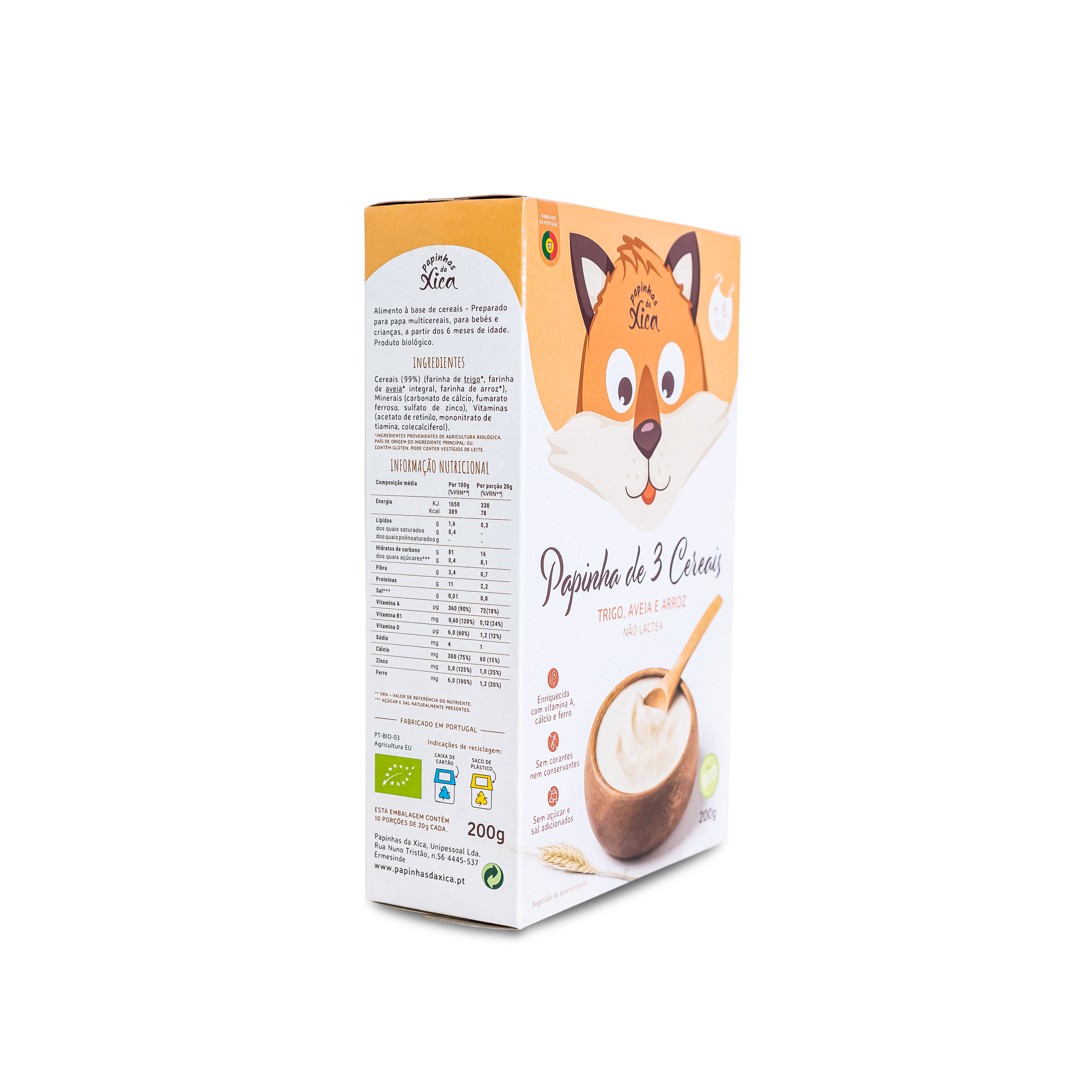 Vista lateral da embalagem da Papinha de 3 Cereais da Xica, mostrando ingredientes, informação nutricional e a imagem de uma papa com colher de pau.