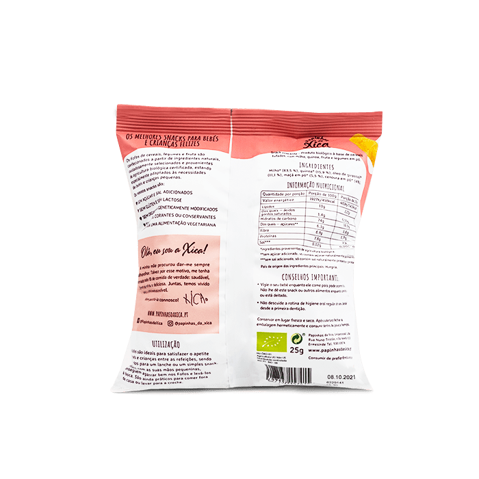 Imagem mostrando os snacks em formato de estrela ao lado de ingredientes frescos: maçã, cenoura e grãos de quinoa, reforçando a origem biológica.