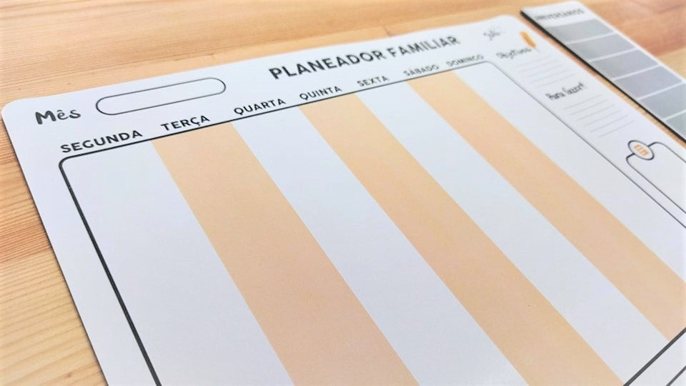 O planeador Gotu, em formato mensal, com um calendário anual no topo para datas importantes e aniversários.