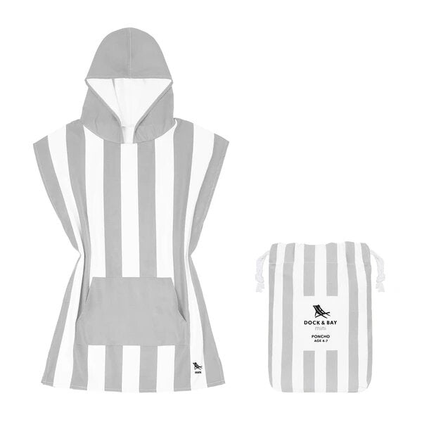 Poncho de praia cinzento Dock and Bay com a bolsa de transporte correspondente.