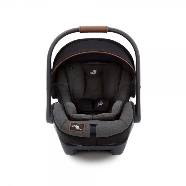 Base ISOFIX com a cadeira auto destacada, mostrando a configuração completa.