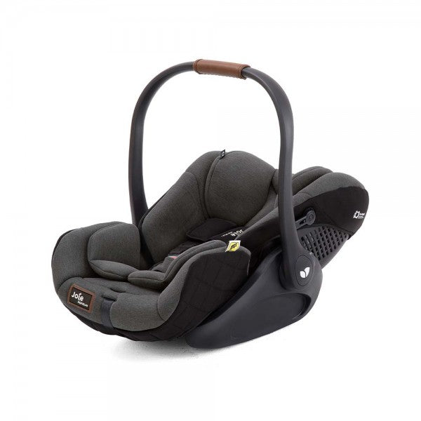 Base ISOFIX da cadeira auto, vista de um ângulo ligeiramente diferente, mostrando a robustez da estrutura.