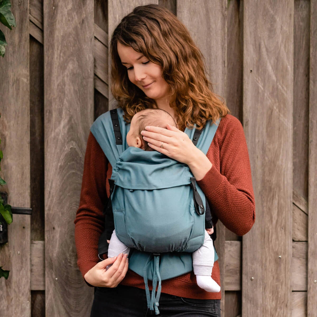 Mochila Primeo® em azul, vista frontal, com alças de ombro ajustáveis e fivelas.