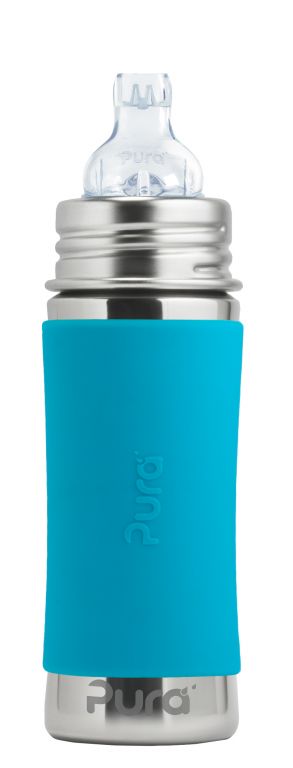 A garrafa Pura de aço inoxidável 325ml com tampa de palhinha, ideal para crianças mais velhas, em ambiente exterior.
