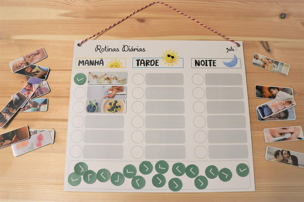 Exemplo de uso do Quadro das Rotinas Gotu com os vistos a serem colocados sobre as tarefas concluídas, promovendo autonomia infantil.