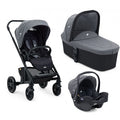 Sistema Joie Chrome DUO/TRIO com carrinho de passeio, alcofa e ovo (cadeira auto bebé) em cinzento e preto.