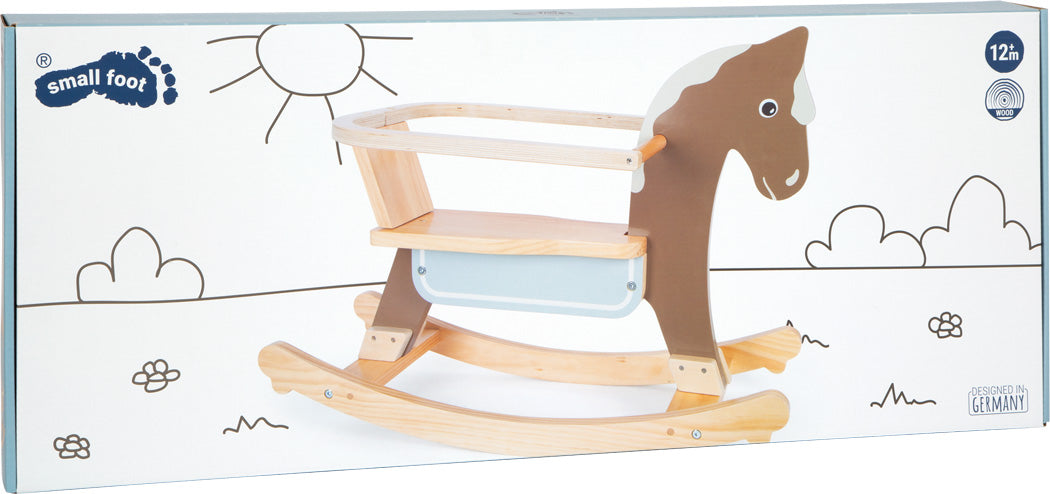 Caixa do cavalinho de baloiço small foot em madeira, mostrando o produto e informações do fabricante. Design moderno e minimalista, ideal para decoração infantil.