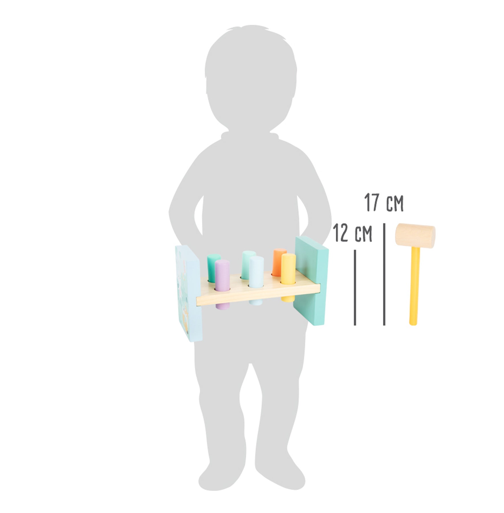 Ilustração mostrando as dimensões do jogo do martelo pastel small foot em comparação com uma criança. Proporções e tamanho do brinquedo.