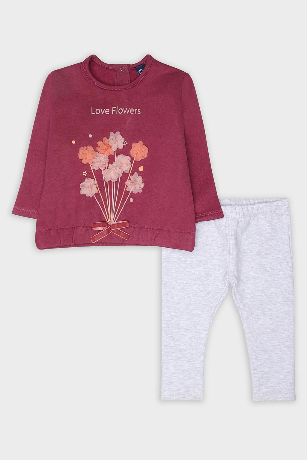 Detalhe da sweatshirt roxa Street Monkey com estampa delicada de flores no centro e laço decorativo na barra.