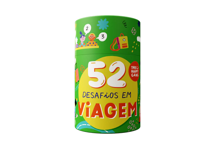 Embalagem do jogo "THE HAPPY GANG - 52 Desafios em Viagem" mostrando o design colorido e o logótipo, ideal para entreter a família em viagens.