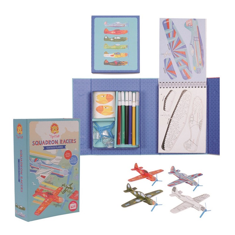 Imagem geral do kit com os aviões montados, mostrando a escala e os detalhes.