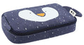Estojo retangular Trixie Pinguim em algodão, exibindo o design frontal com um pinguim sorridente e fecho de correr.
