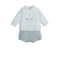 Conjunto de duas peças Tutto Piccolo: camisola verde com padrão vichy e calções lisos, em destaque sobre fundo neutro.