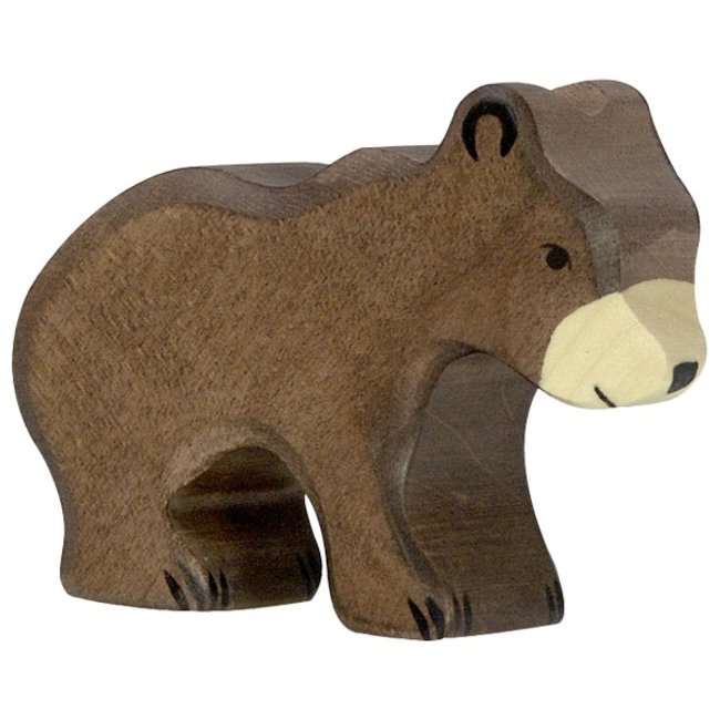 Urso de madeira marrom da PlanToys, parte do conjunto de animais da floresta. Detalhe da figura de animal, mostrando a textura e pintura da madeira.