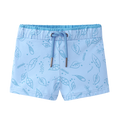 Boxer de praia Waterlemon azul claro para menino, com padrão de folhas em tom mais escuro e cós elástico com cordão de ajuste frontal.