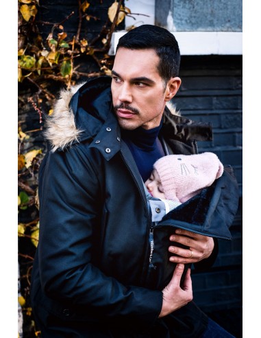 Tabela de medidas do Casaco Bandicoot Wombat, com indicações de tamanhos para o corpo do utilizador e para o bebé transportado.