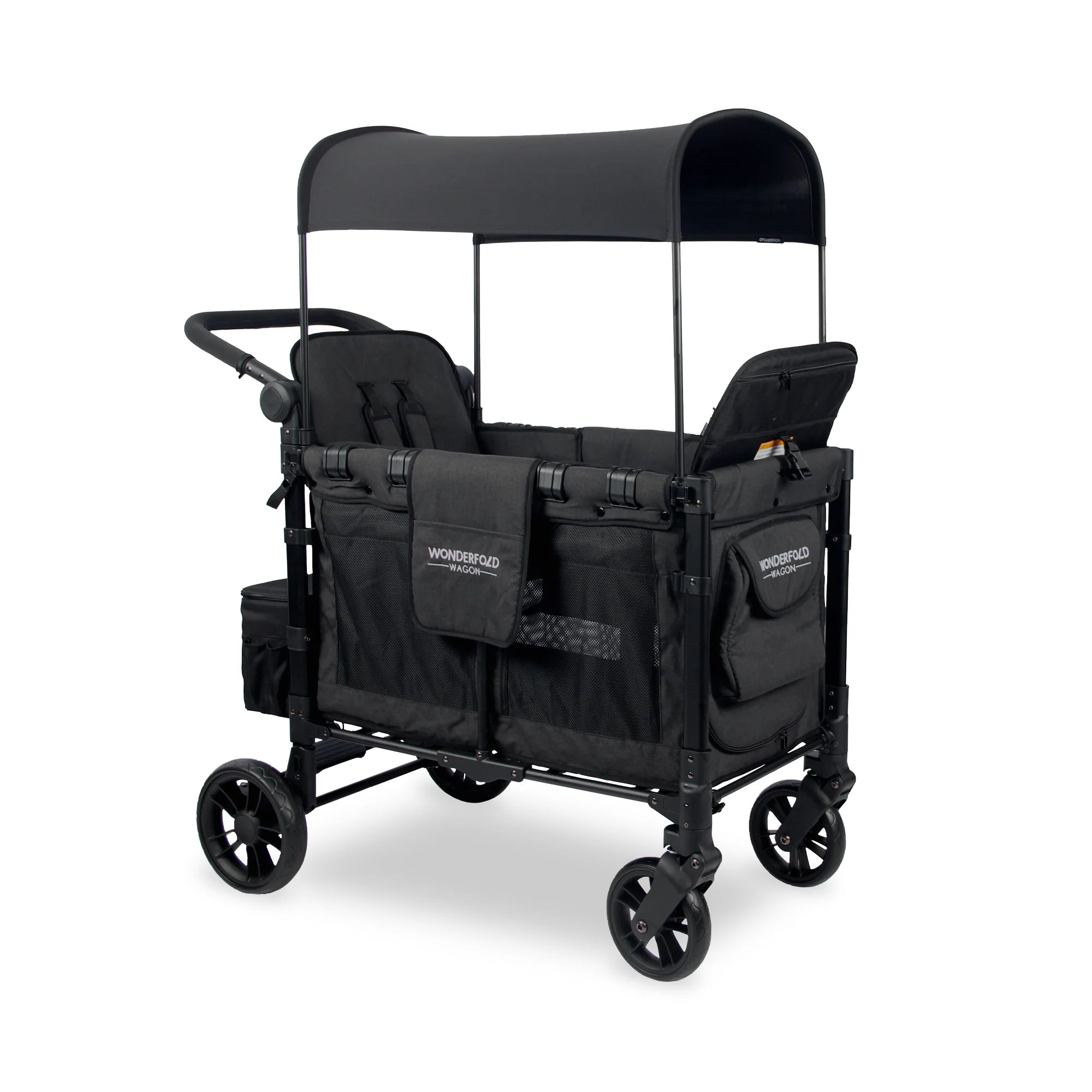 Wonderfold Wagon Serie W preto para 2 crianças, vista frontal 3/4. Carrinho vagão com capota e assentos.