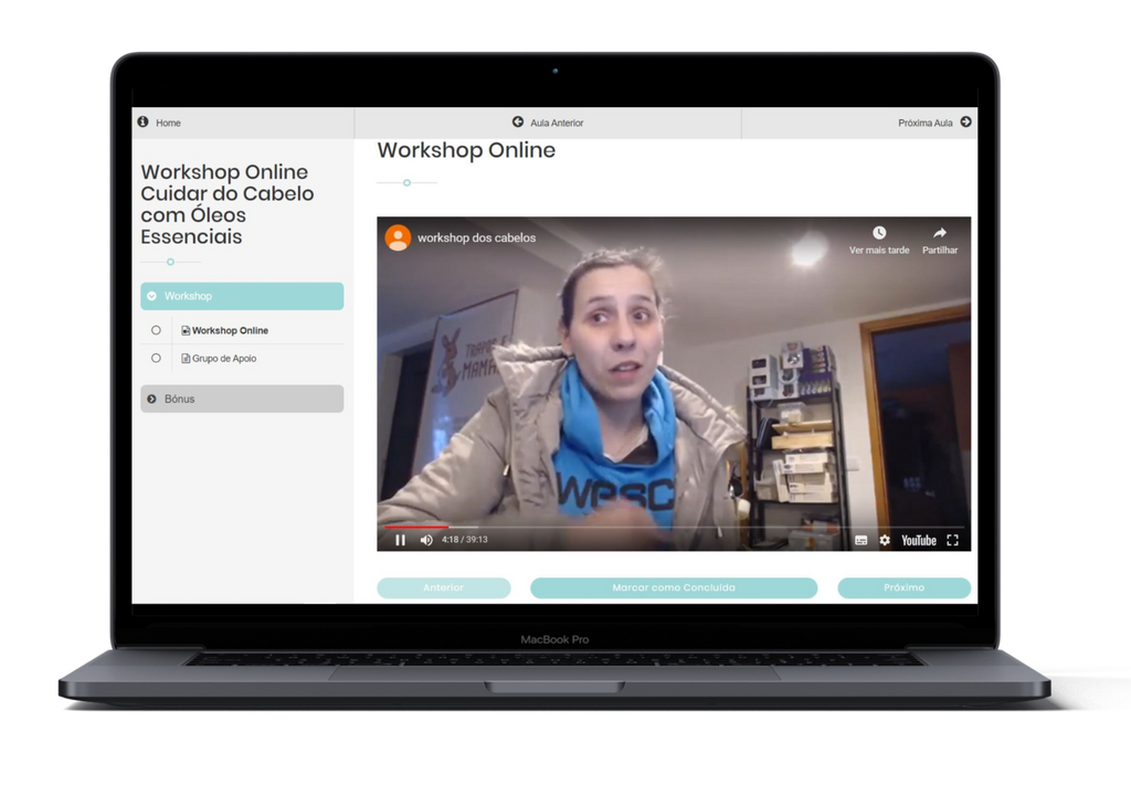 Close-up de frascos de óleos essenciais naturais e ingredientes botânicos, destacando a pureza dos componentes do workshop.