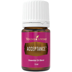 Frasco de 5ml do óleo essencial Young Living Acceptance com rótulo branco e detalhes em roxo. Foco no produto principal.