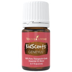 Frasco de 5ml de óleo essencial Young Living KidScents Geneyus com rótulo rosa e tampa branca.
